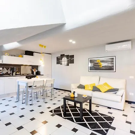 Apartment Altido Treetop Attic In The Old Genoa