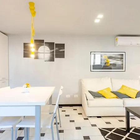 Apartment Altido Treetop Attic In The Old