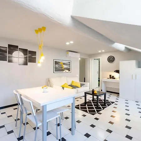 Apartment Altido Treetop Attic In The Old