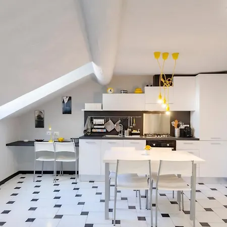 Apartment Altido Treetop Attic In The Old Genoa