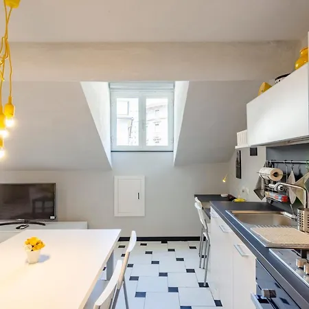 Altido Treetop Attic In The Old Genoa